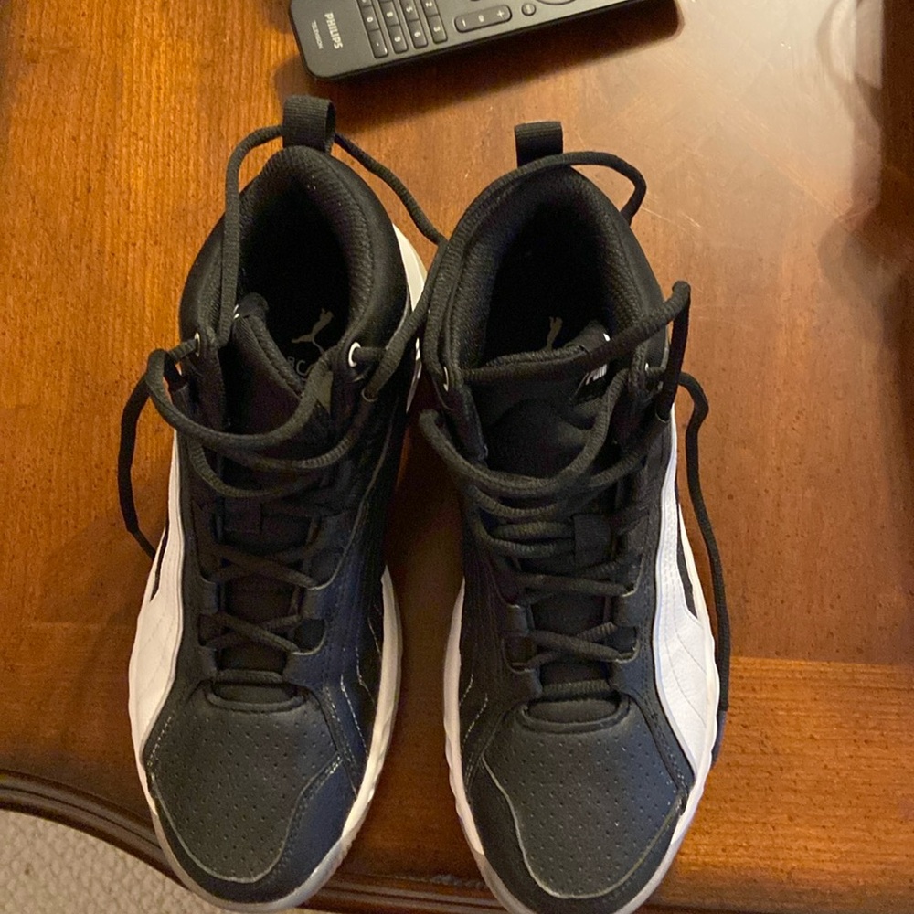 Puma basketball shoes size 7
Gentle used